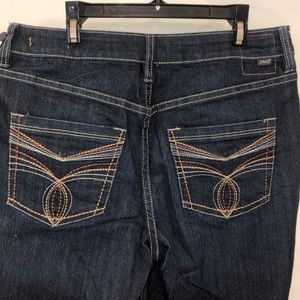 Jag Jeans - Slim Leg - AMAZING BACK POCKET DESIGN